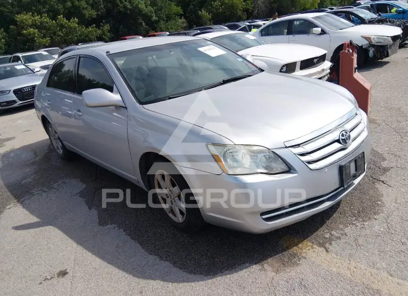 2005 Toyota AVALON фото