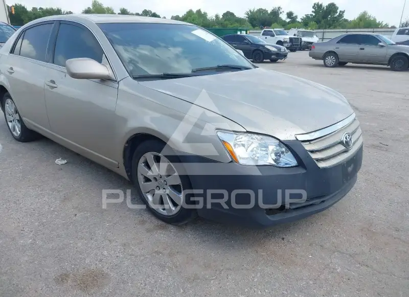 2005 Toyota AVALON фото