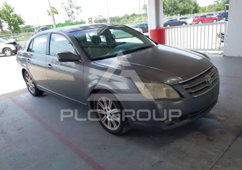 2005 Toyota AVALON photo
