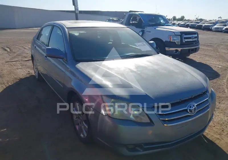 2005 Toyota AVALON photo