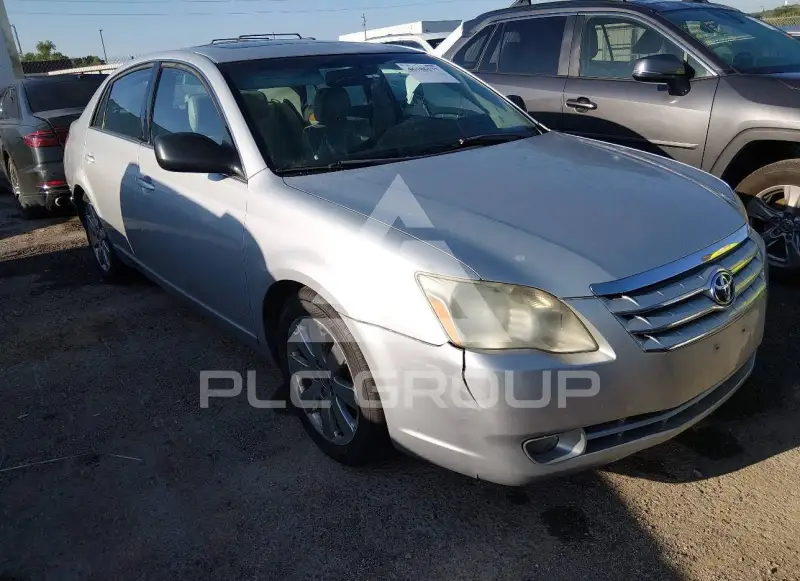 2005 Toyota AVALON фото