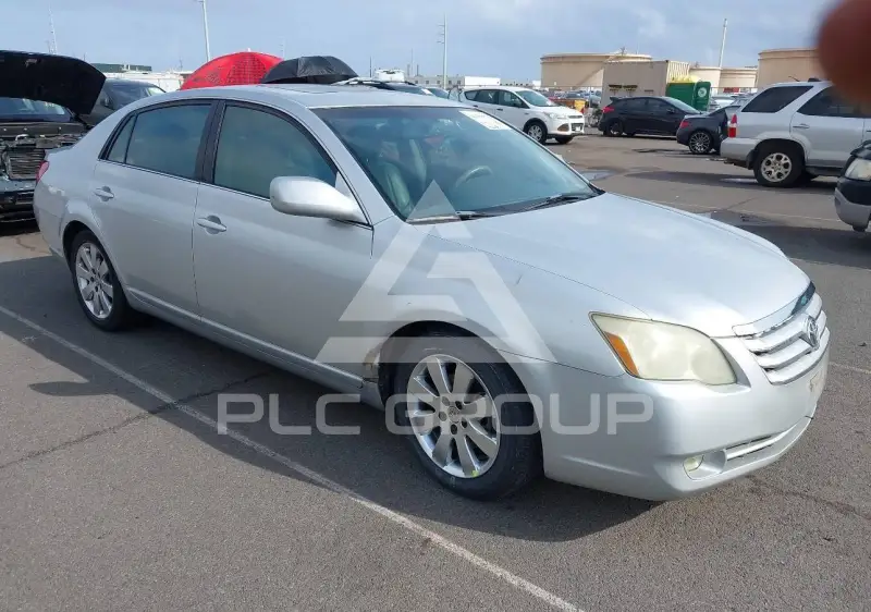 2005 Toyota AVALON photo