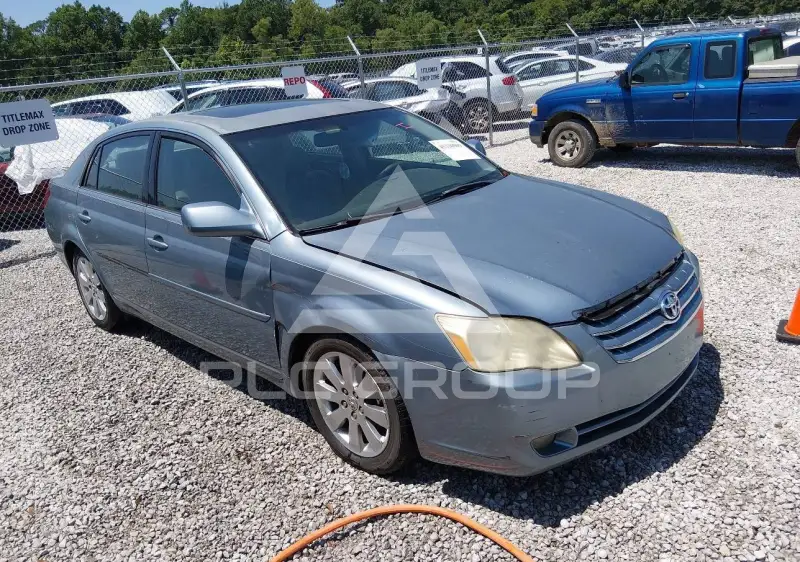 2005 Toyota AVALON photo