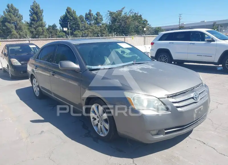 2005 Toyota AVALON фото