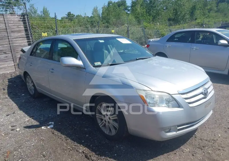 2005 Toyota AVALON фото