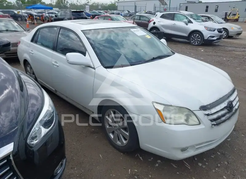 2005 Toyota AVALON photo