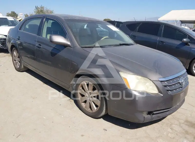 2005 Toyota AVALON фото