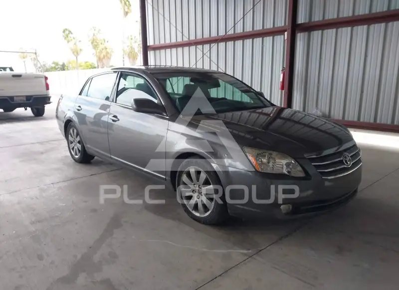 2005 Toyota AVALON photo