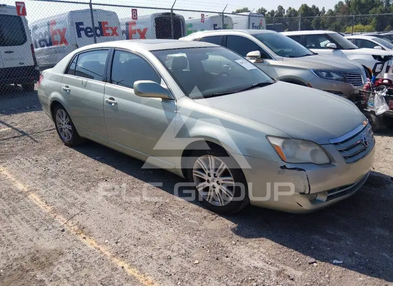 2005 Toyota AVALON photo