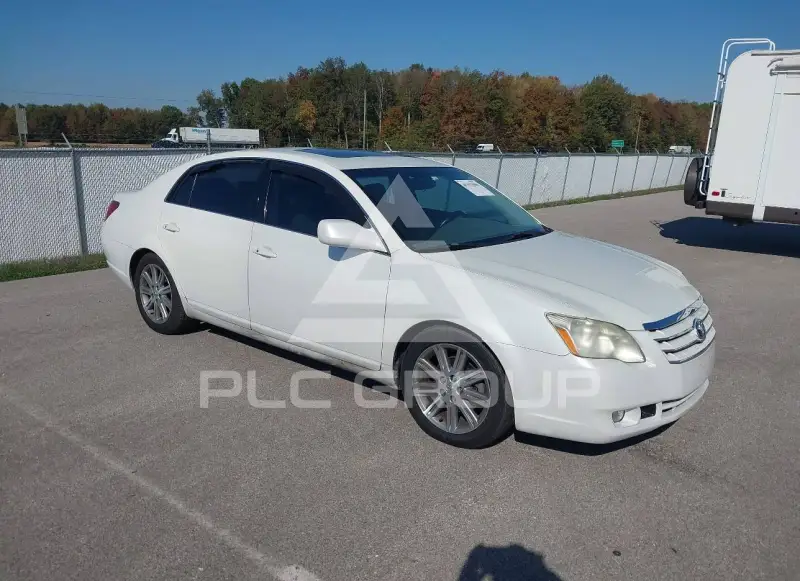 2005 Toyota AVALON фото