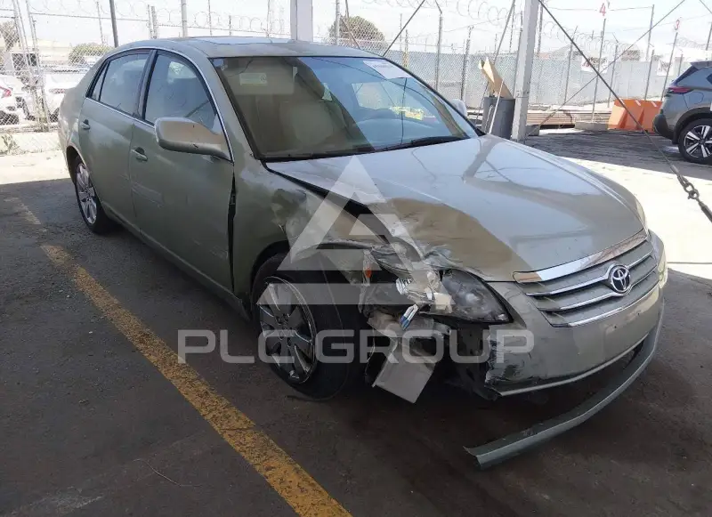 2005 Toyota AVALON photo