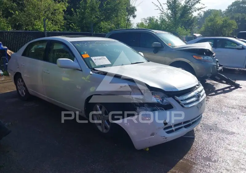2005 Toyota AVALON фото