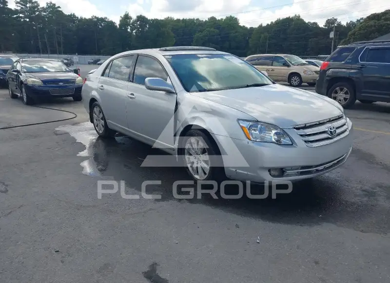 2005 Toyota AVALON фото