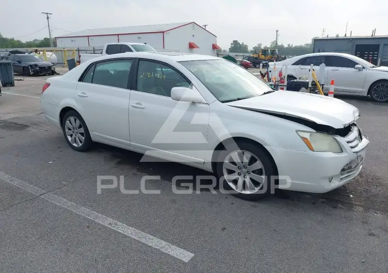 2005 Toyota AVALON фото