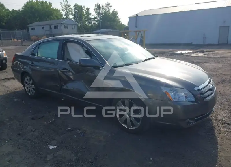 2005 Toyota AVALON фото