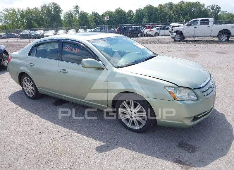 2005 Toyota AVALON фото