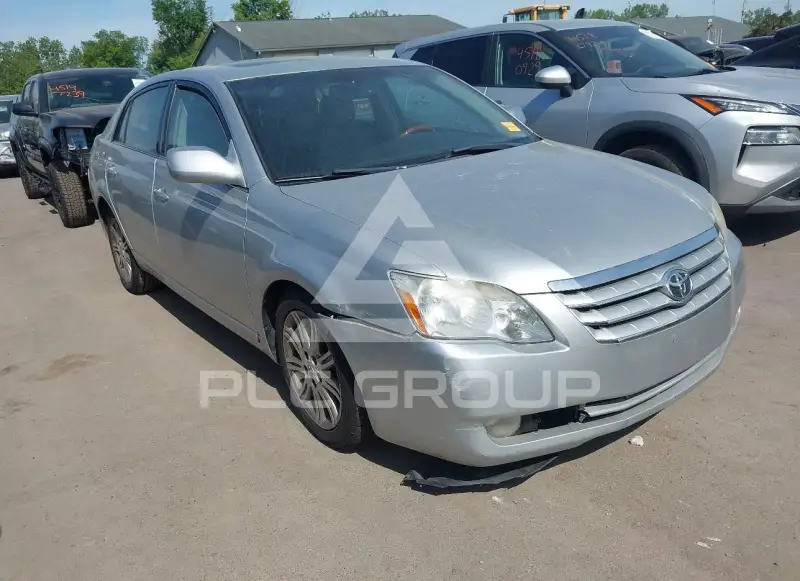 2005 Toyota AVALON фото