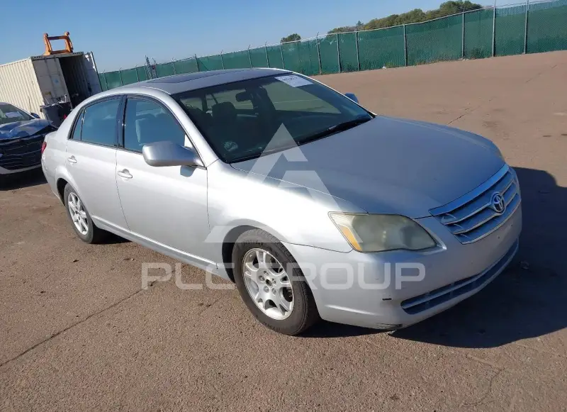 2005 Toyota AVALON photo