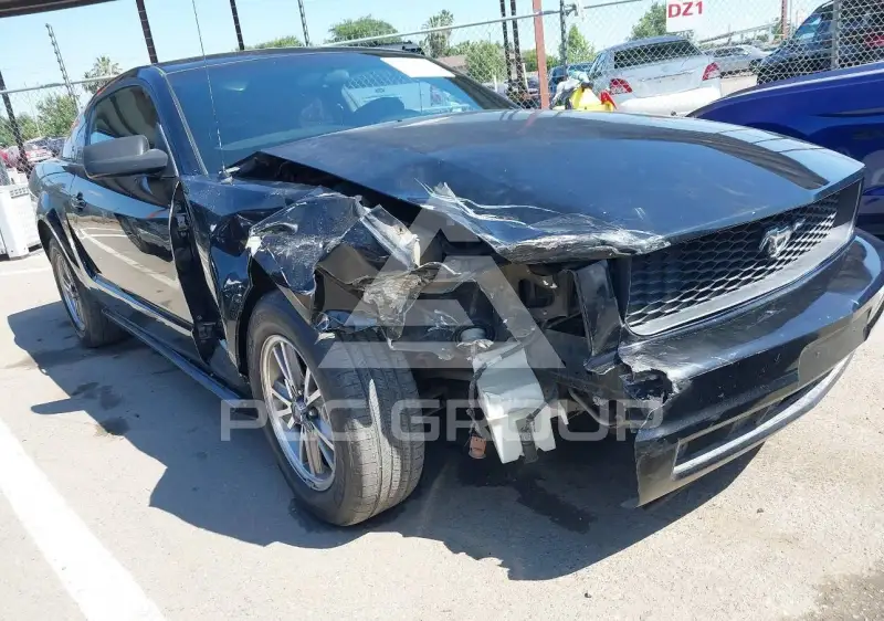 2005 Ford MUSTANG фото