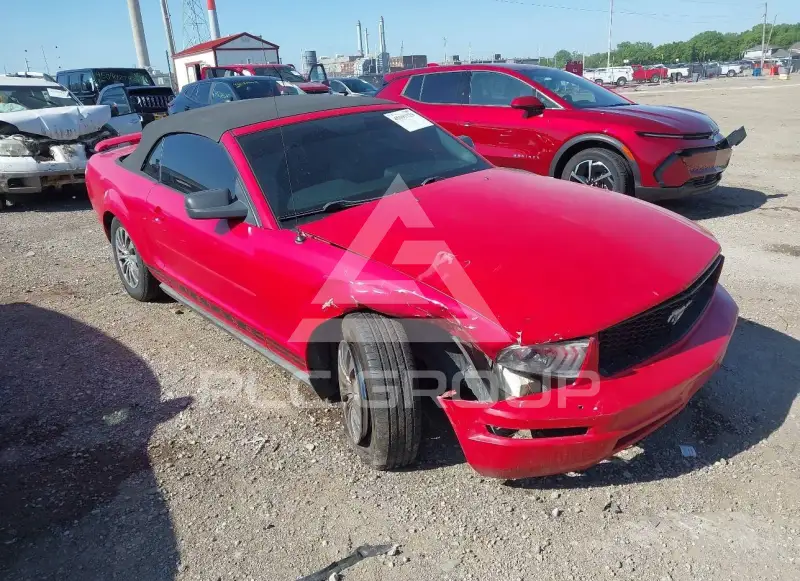 2005 Ford MUSTANG фото