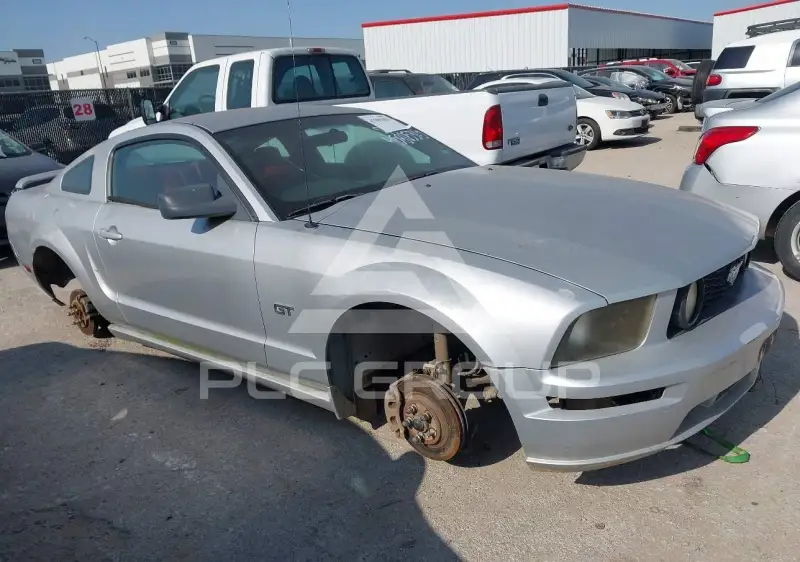 2005 Ford MUSTANG фото