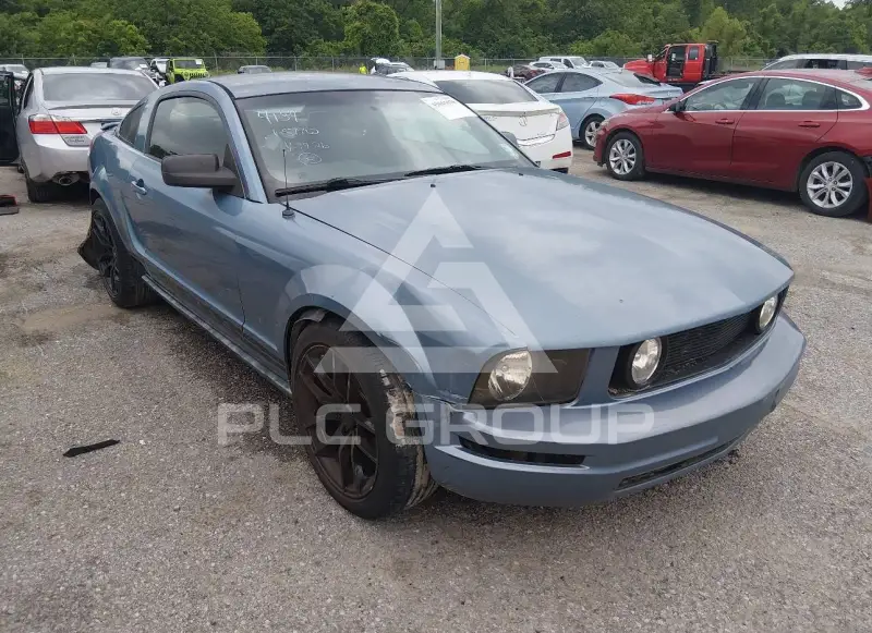 2005 Ford MUSTANG photo