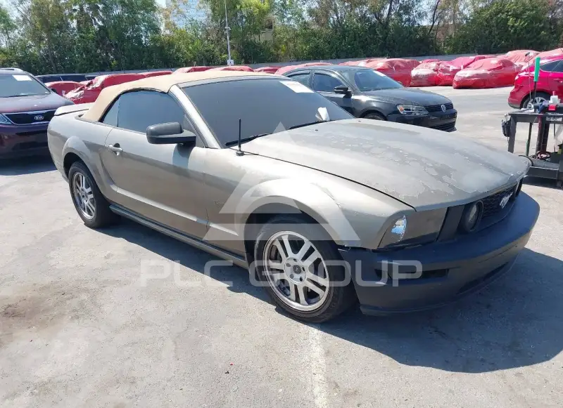 2005 Ford MUSTANG фото