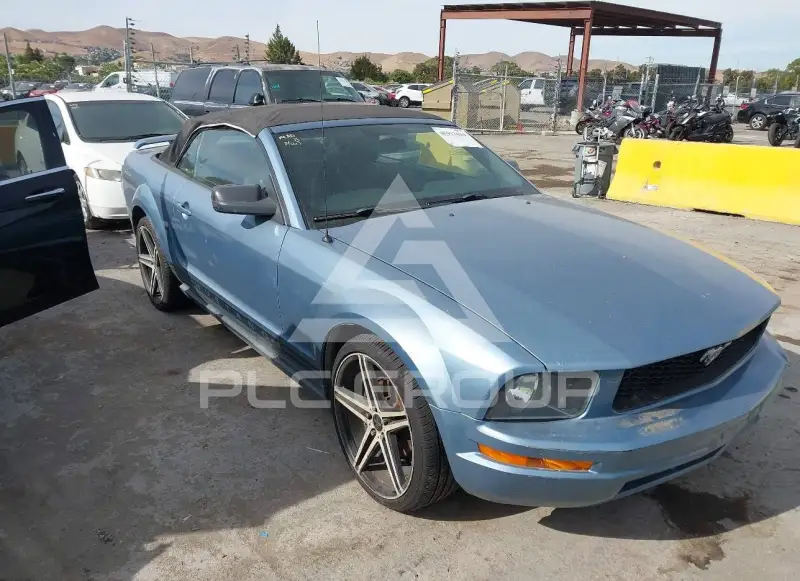 2005 Ford MUSTANG фото