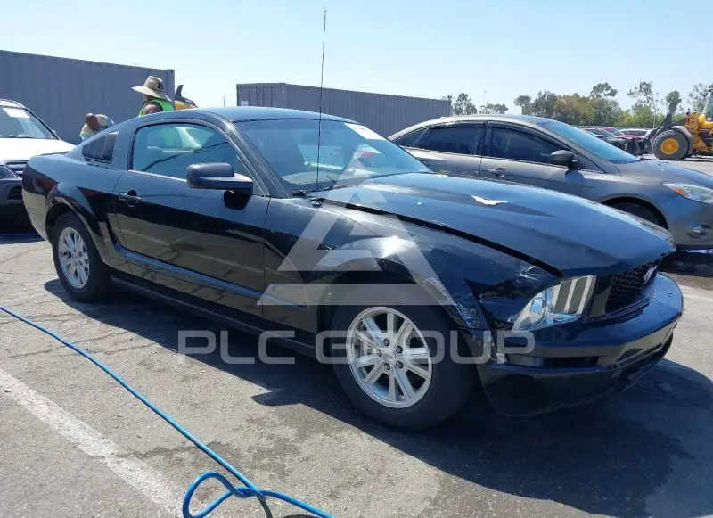 2005 Ford MUSTANG фото
