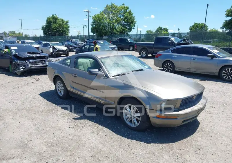 2005 Ford MUSTANG photo