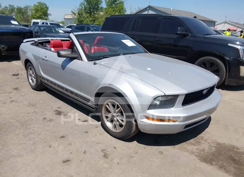 2005 Ford MUSTANG фото