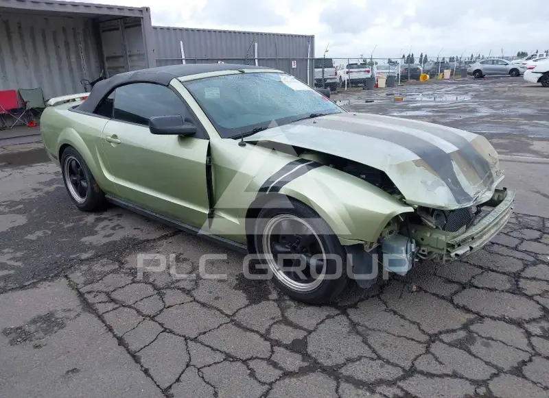 2005 Ford MUSTANG photo