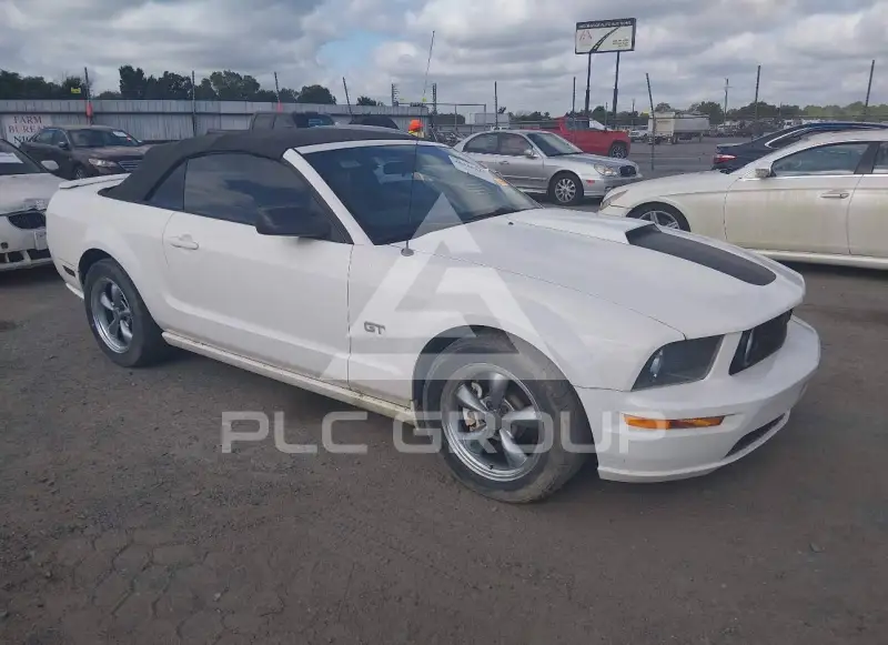 2005 Ford MUSTANG photo