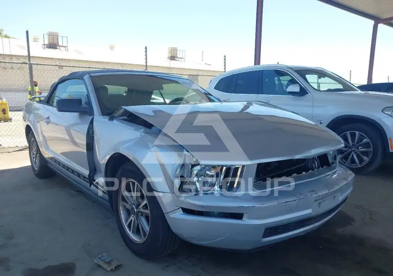 2005 Ford MUSTANG photo