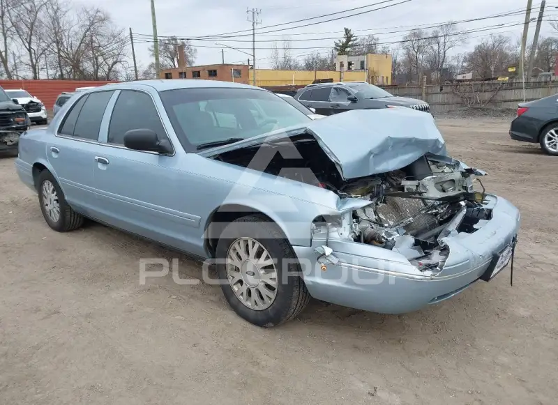 2005 Ford CROWN photo