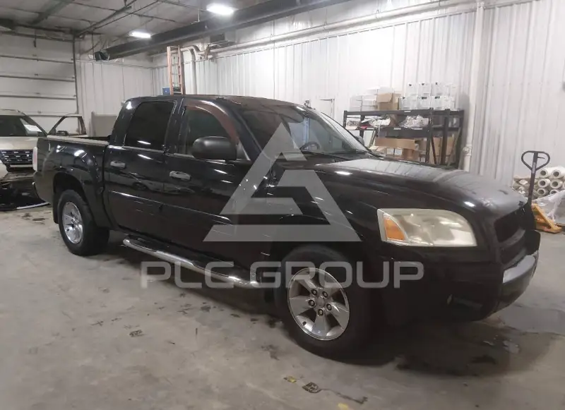 2006 Mitsubishi RAIDER photo
