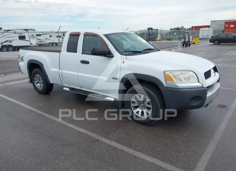 2006 Mitsubishi RAIDER photo