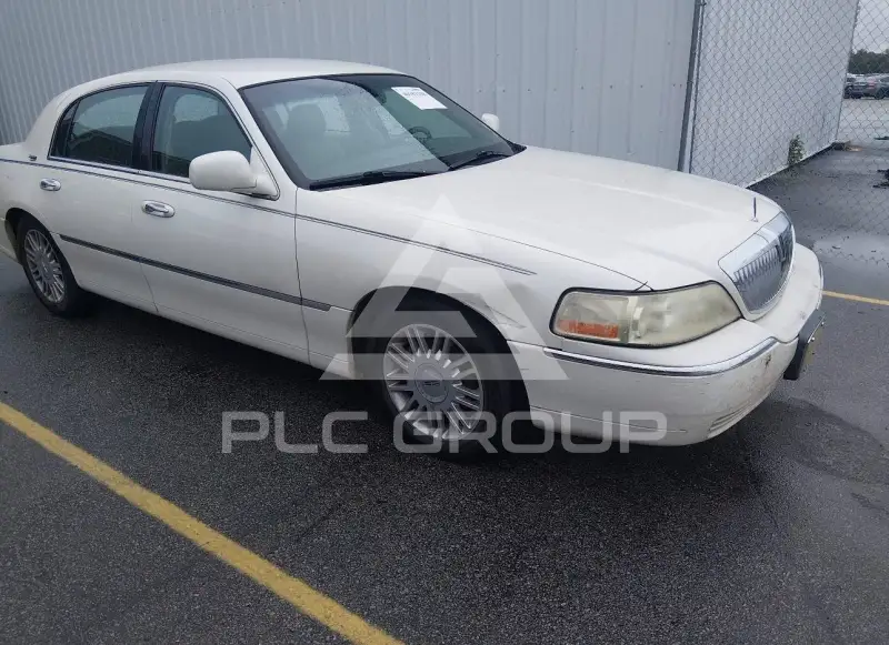 2006 Lincoln Town photo