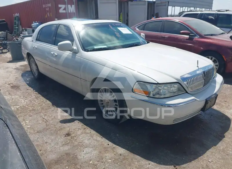 2006 Lincoln Town фото