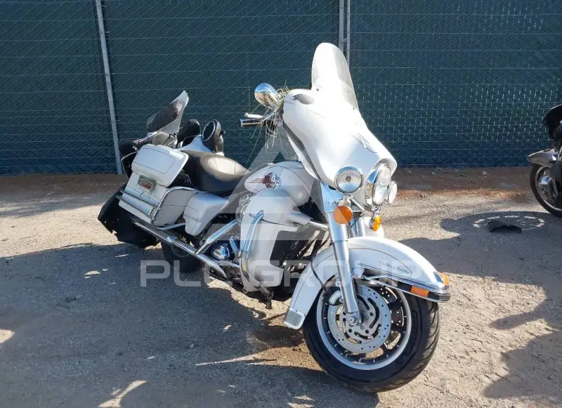 2007 Harley-Davidson FLHTCU photo
