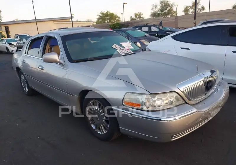 2007 Lincoln Town фото