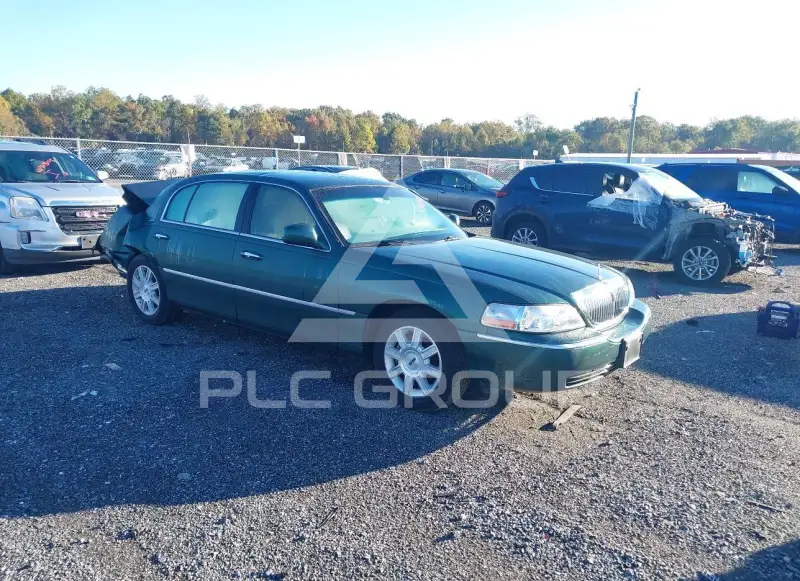 2007 Lincoln Town photo