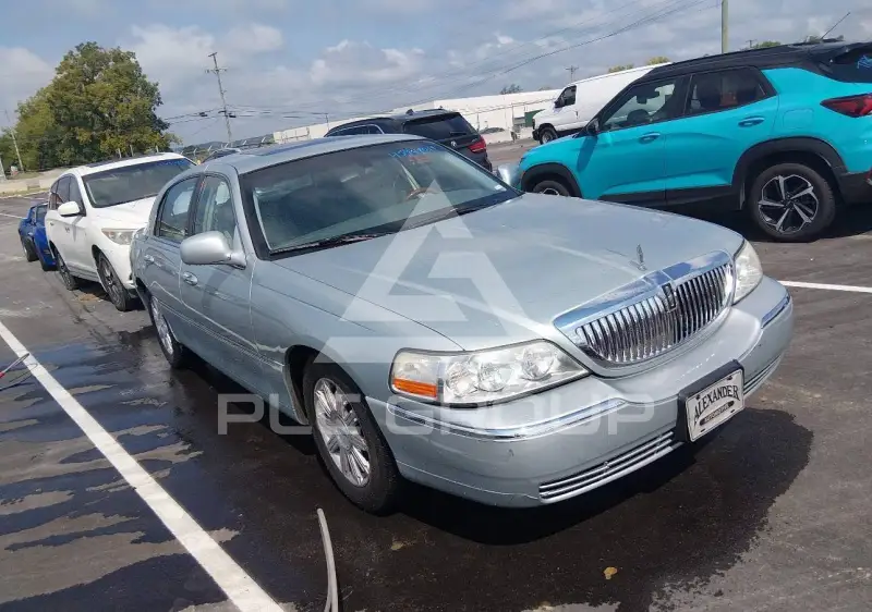2007 Lincoln Town фото