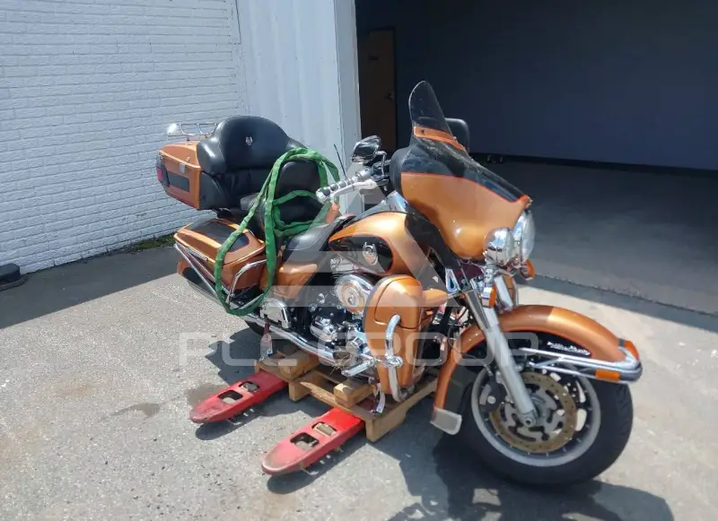 2008 Harley-Davidson FLHTCU photo