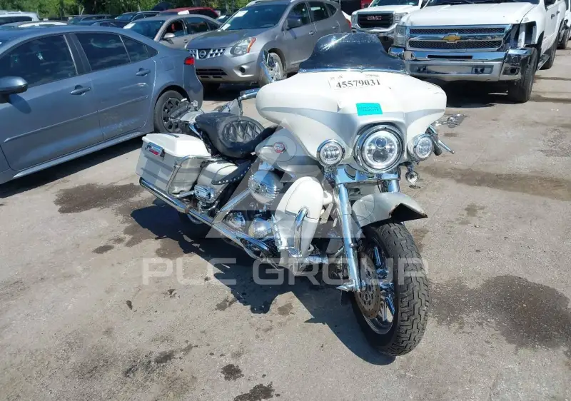 2008 Harley-Davidson FLHTCU photo