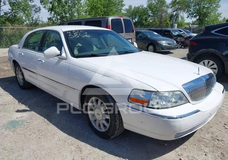 2008 Lincoln Town фото