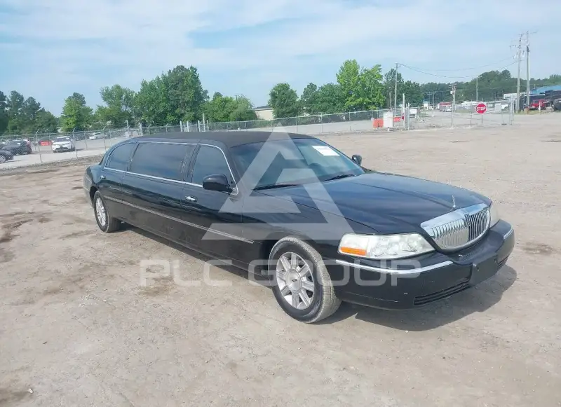 2008 Lincoln Town photo