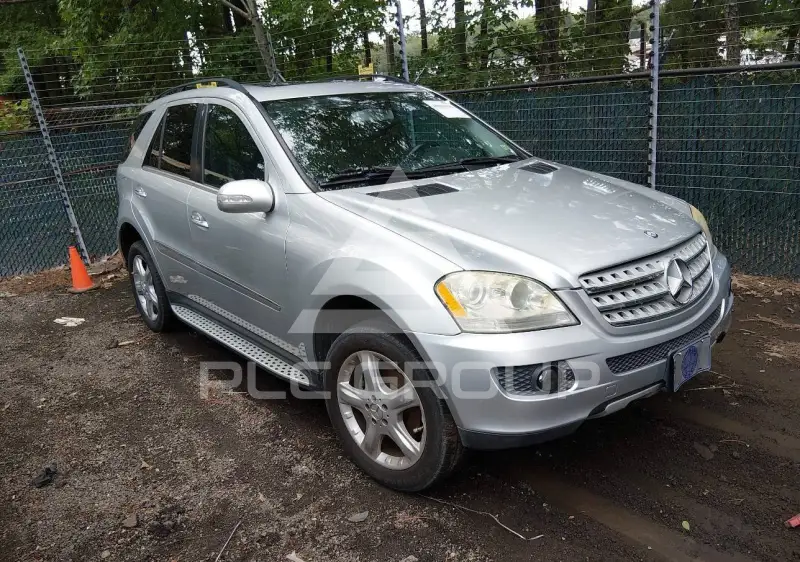 2008 Mercedes Benz M-Class photo