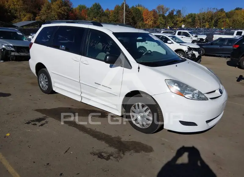 2008 Toyota SIENNA photo