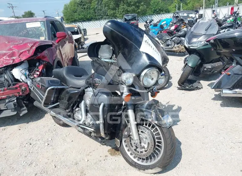 2009 Harley-Davidson FLHTCU фото